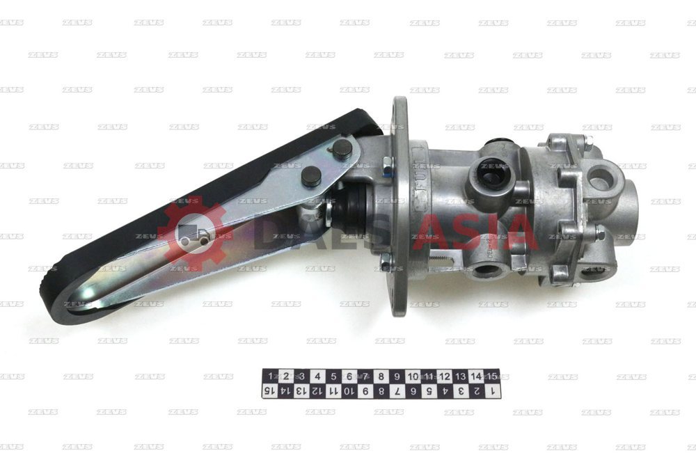 Кран главный тормозной NISSAN / UD