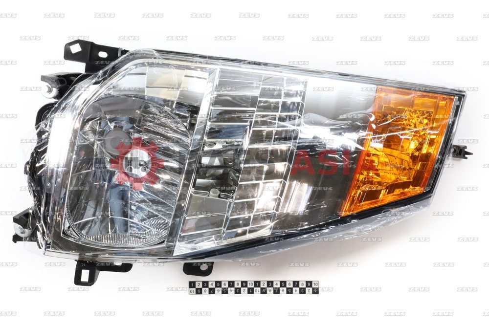 Фара NISSAN ATLAS F24 2007 2021